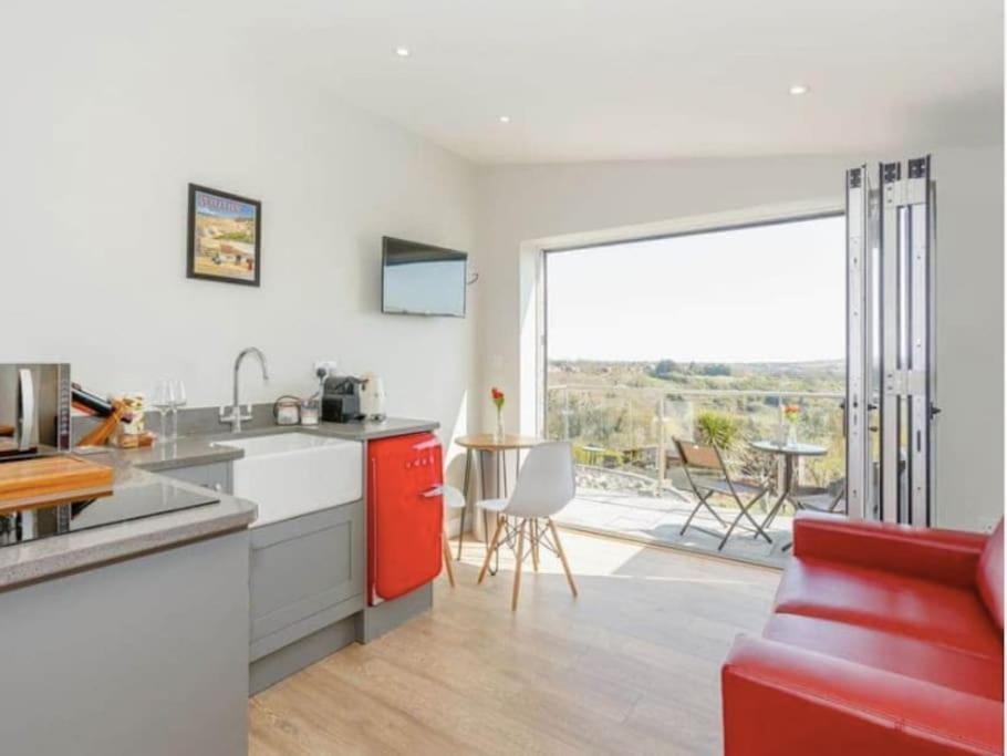 The View At 52, Whitby 아파트 외부 사진