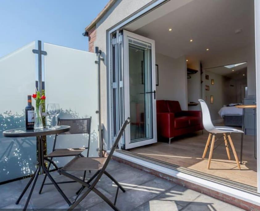 The View At 52, Whitby 아파트 외부 사진