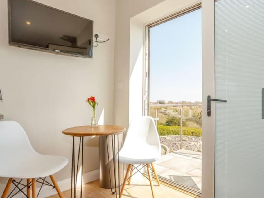 The View At 52, Whitby 아파트 외부 사진