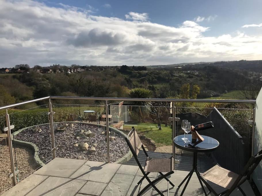 The View At 52, Whitby 아파트 외부 사진